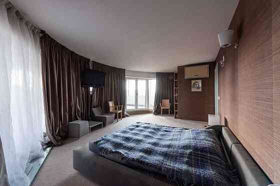 Продаж Квартира 4-кімнатна, 8/9 поверх на Кудрявський узвіз вул., д. 3А Kiev