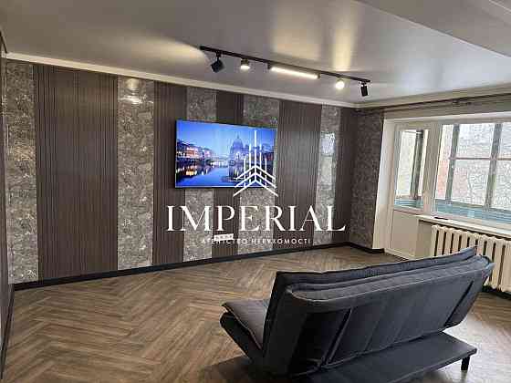 Продаж Квартира 3-кімнатна, 5/5 поверх на вул. Воскресенський Киев