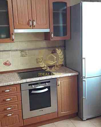 Продаж Квартира 3-кімнатна на Ревуцкого ул., 4 Киев