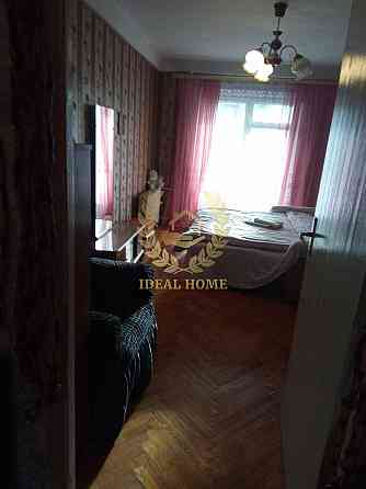 Трикімнатна квартира біля метро Лівобережна Київ