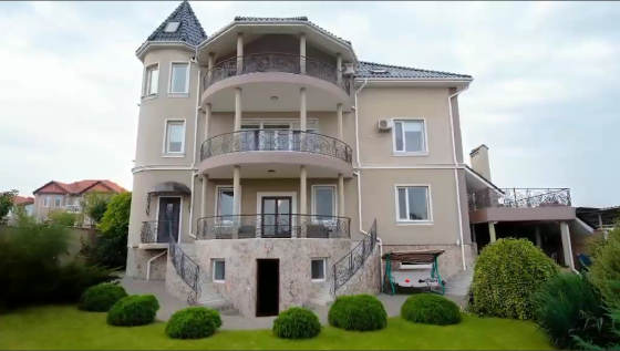 Уютный 3-х этажный ДОМ в Совиньоне - 2 с бассейном и лифтом Limanka