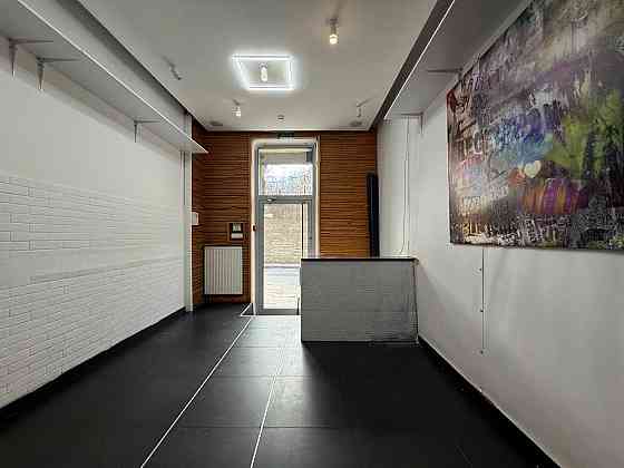 Продаж приміщення вільного призначення на вул. Грушевського Михайла приміщень - 3, поверх - 1/3 Львів