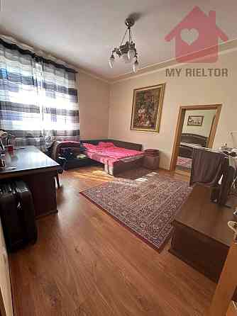 Продаж Квартира 5-кімнатна, 1/2 поверх на Українська Ужгород