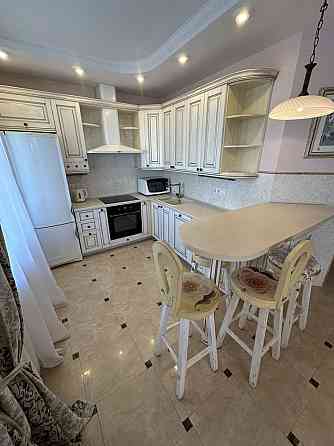 Продаж Квартира 4-кімнатна, 21/25 поверх на Депутатська вул., д. 23А Київ