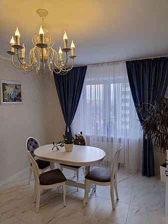 Продаж Квартира 2-кімнатна, 14/25 поверх на Коноплянська вул., д. 22а Kiev