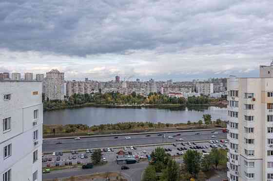 Оренда Квартира 3-кімнатна на ул. Ларисы Руденко, 3 Київ