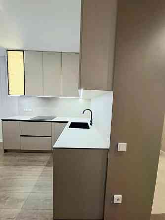 Продаж Квартира 2-кімнатна, 24/24 поверх на Повітряних сил вул., д. 56 Киев