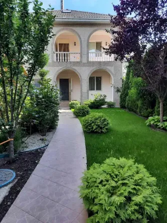 For rent 3-storey House  275 sq.m 5 rooms at Совиньон 2 Odessa