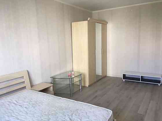 Оренда Квартира 1-кімнатна, 6/9 поверх на ул. Урловская, 1/8 Киев