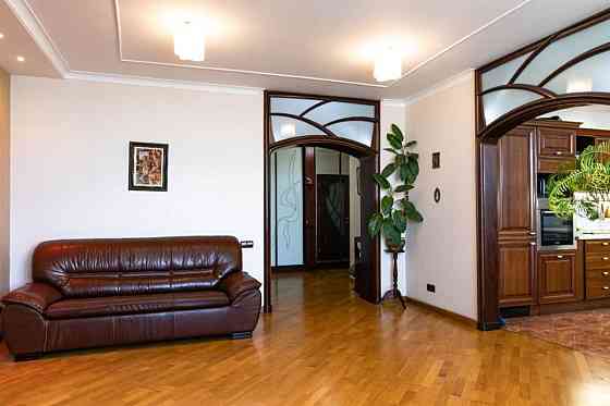 Оренда Квартира 2-кімнатна, 27/37 поверх на ул. Княжий Затон, 21 Київ