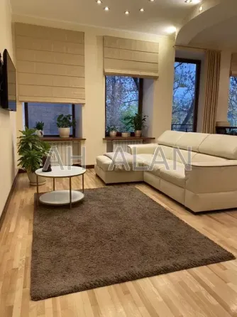 Оренда Будинок 3-кімнатний на Гончара Олеся вул., 37А Київ