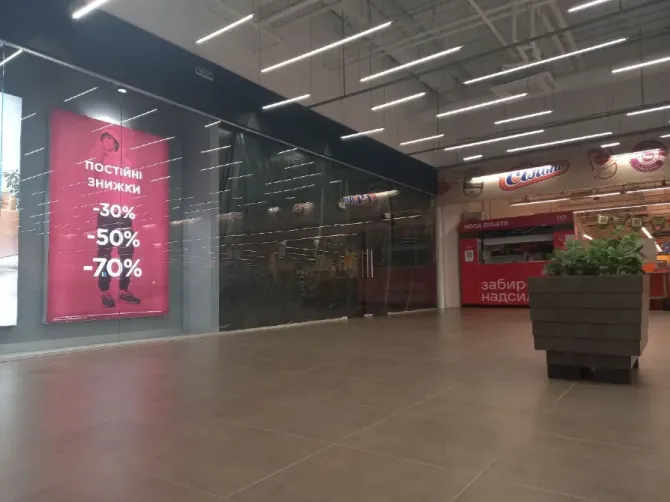 The store is in a shopping mall. Everything in the photo remains (even all the lighting and speakers with music) Dnipro - photo 9