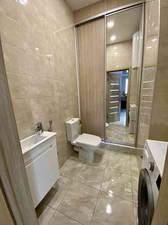 Оренда Квартира 2-кімнатна, 28/30 поверх на ул. Никольско-Слободская Київ