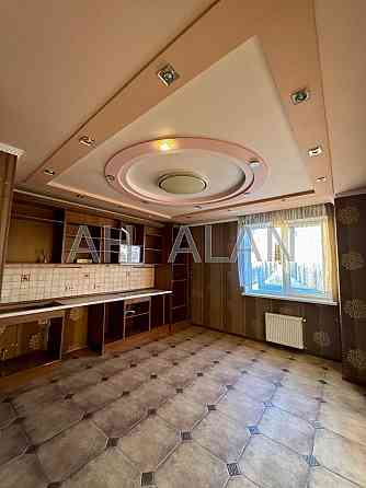 Продаж Будинок 3-кімнатний на Воробйова Генадія Генерала вул., 13Е Kiev