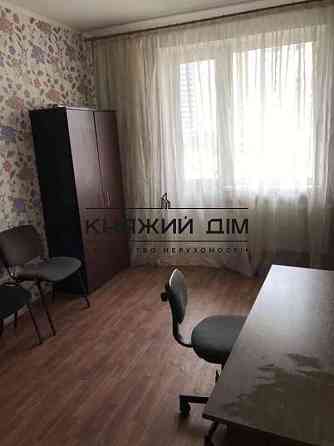 Продаж Квартира 3-кімнатна, 4/26 поверх на Драгоманова ул. Киев