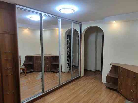 Оренда Квартира 3-кімнатна на пл. Святошинская, 1 Київ