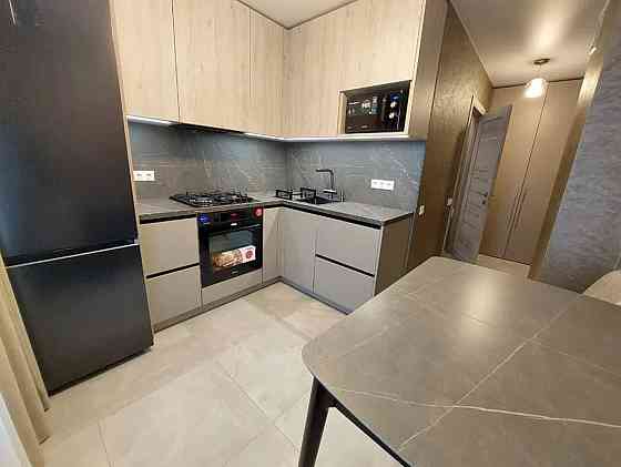 Продаж Квартира 2-кімнатна, 6/9 поверх на Янтарная ул., 75 Дніпро