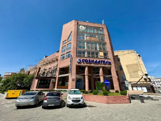 Продаж Офісні приміщення площа 1147.8 кв.м на Лазаряна Дніпро