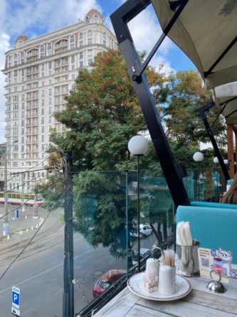 Продам 1комнатную 53м2  в стиле модерн в закрытом комплексе элит класса на Леонтовича полностью укомплектованную Одеса