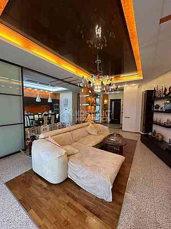 Продаж Квартира 4-кімнатна, 12/18 поверх на вул. Науки Харків