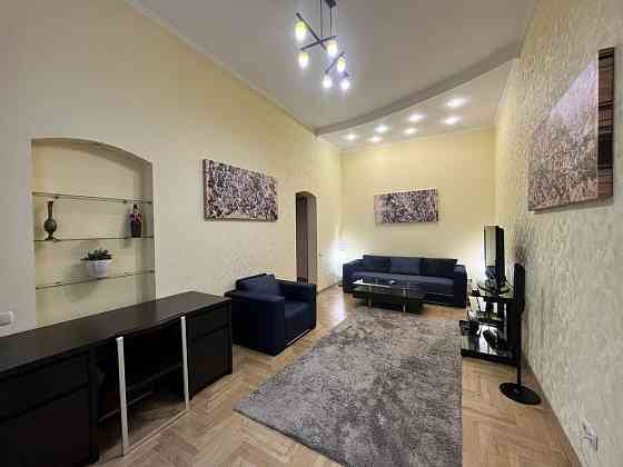 Продаж Квартира 3-кімнатна, 3/5 поверх на Євгена Чикаленка вул., д. 21 Київ