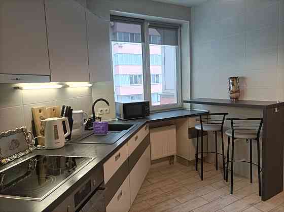 Оренда Квартира 2-кімнатна, 21/23 поверх на вул.Драгоманова, 6/1 Киев