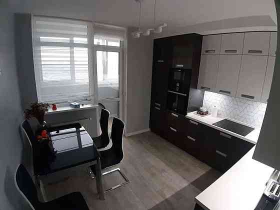 Оренда Квартира 3-кімнатна, 22/25 поверх на ул. Елены Пчилки Київ