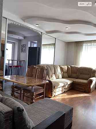 Оренда Квартира 2-кімнатна, 4/10 поверх на вул. Райдужна, 14 Kiev