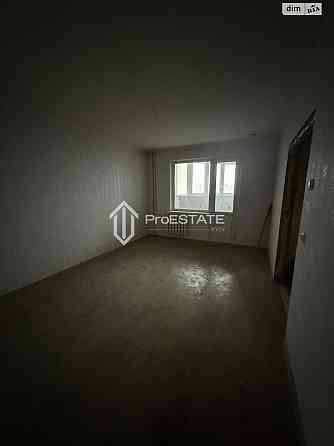 Продаж Квартира 3-кімнатна, 21/25 поверх на вул. Урловская Київ