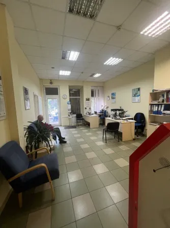 I will rent a shop/office in the city center (Chelyuskina) it was an insurance company office. good repair Dnipro