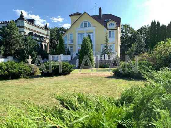 Оренда Будинок 8-кімнатний на Ватутіна вул., 10 Лісники