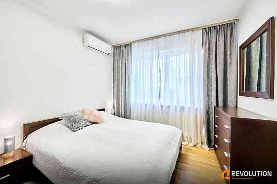 Продаж Квартира 3-кімнатна, 9/14 поверх на Глушкова Академіка вул., д. 27 Київ