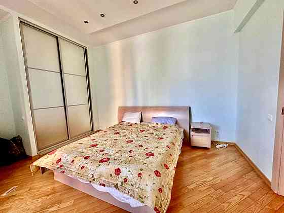 Продаж Квартира 3-кімнатна, 8/29 поверх на Лесі Українки вул., д. 7-Б Київ