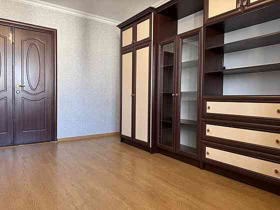 Продаж Квартира 3-кімнатна, 8/9 поверх на 8 Марта ул. Dnipro