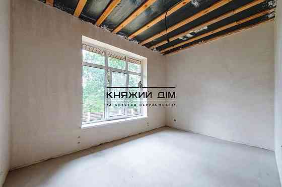 Предлагается на продажу двухэтажный дом в Ворзеле. Рядом сосновый лес, магазин, озеро, школа и детский сад. Ворзель