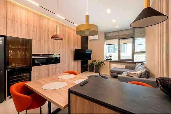 Продаж Квартира 4-кімнатна, 3/24 поверх на Дніпровська набережна вул., д. 14А Киев