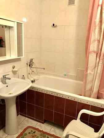 Оренда Квартира 3-кімнатна на Анны Ахматовой ул., 10 Київ