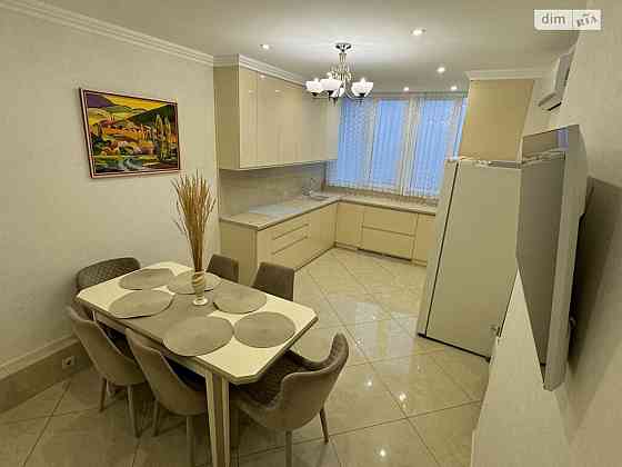 Продаж Квартира 3-кімнатна, 15/26 поверх на Каховська, 62а Kiev