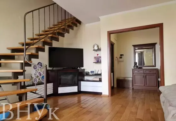 Продаж Квартира 4-кімнатна, 5/5 поверх на вул. Вашингтона Львів