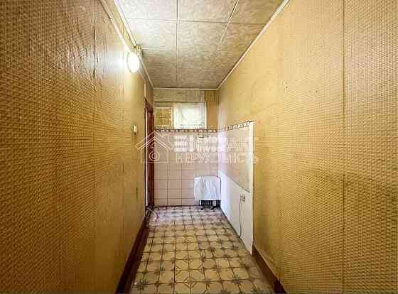 Продаж Квартира 1-кімнатна, 1/5 поверх на вул. Івана Каркача Kharkiv