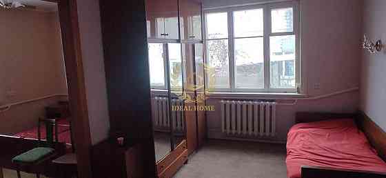 Розташований на тихій, зеленій вулиці поряд з живописною річкою Fastiv