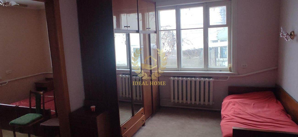 Розташований на тихій, зеленій вулиці поряд з живописною річкою Fastiv - photo 1