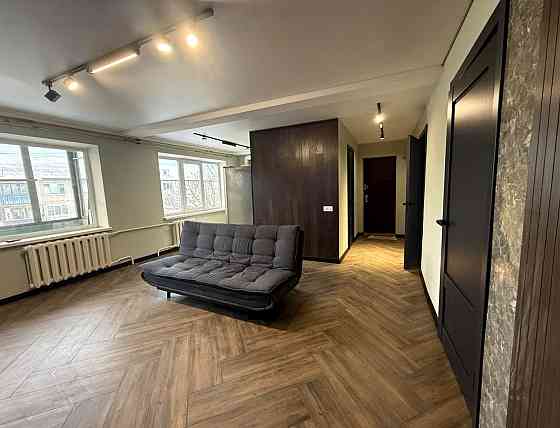 Продаж Квартира 2-кімнатна, 5/5 поверх на Перова вул., д. 15-А Київ