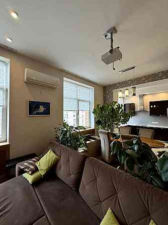 Продаж Квартира 4-кімнатна, 6/16 поверх на Дмитрівська вул., д. 66А Київ