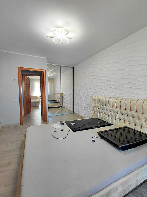 Продаж Квартира 3-кімнатна, 8/10 поверх на Володимира Івасюка вул., д. 30 Киев - изображение 1