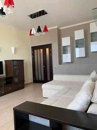 Оренда Квартира 3-кімнатна, 15/18 поверх на Базарная, 5/4 Одеса