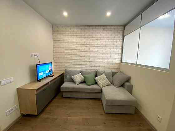 Оренда Квартира 1-кімнатна, 8/9 поверх на проспект Соборності, 17 Kiev