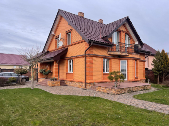 Продажа 2-этажный Дом с участком 4.5 сот 204 кв.м 4 комн. на Серпанкова Ровно