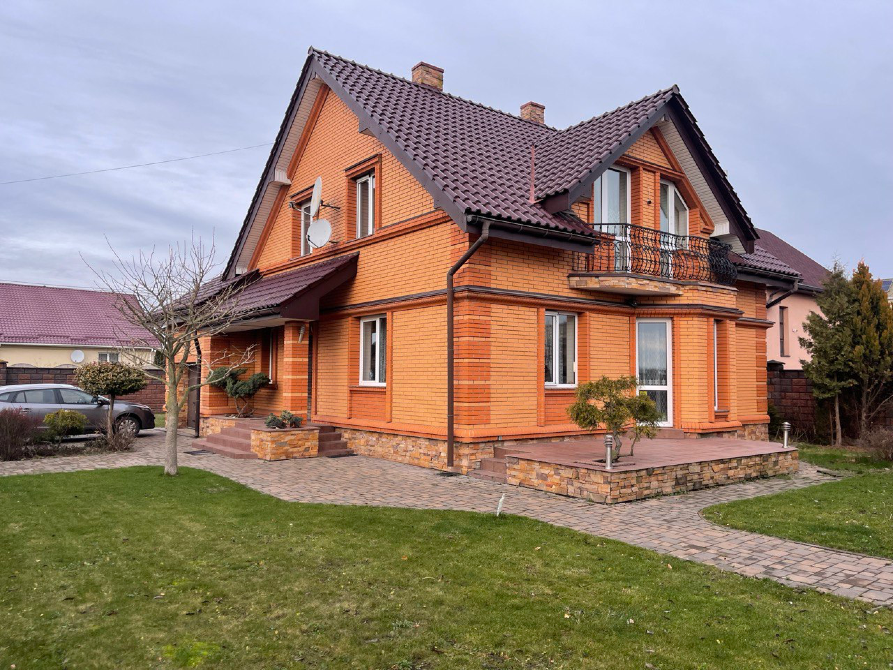 Продажа 2-этажный Дом с участком 4.5 сот 204 кв.м 4 комн. на Серпанкова Ровно - изображение 1