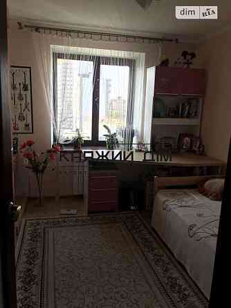 Продаж 3-кімнатної роздільної квартири, метро Святошин, Житомирська. № 21143137 Київ